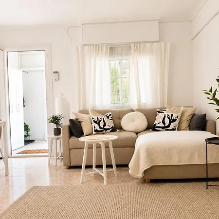 Your Charming In La Siesta *
